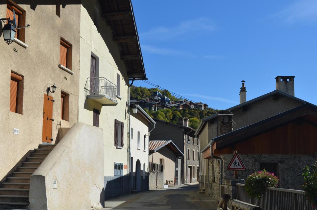 Appartements en résidence sport d'hiver, piscine, jacuzzi et sauna Orelle Esterno foto