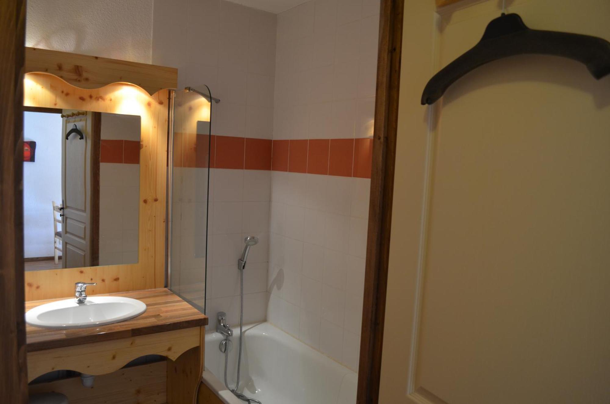 Appartements en résidence sport d'hiver, piscine, jacuzzi et sauna Orelle Esterno foto