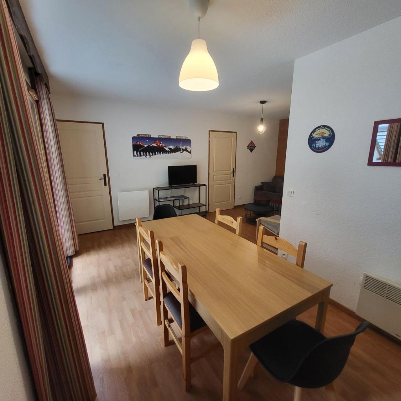 Appartements en résidence sport d'hiver, piscine, jacuzzi et sauna Orelle Esterno foto